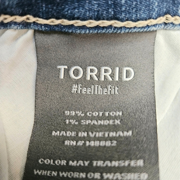 TORRID Plus Size Perfect 5" Vintage Stretch Boyfriend Classic Mid-Rise Short - Picture 12 of 15